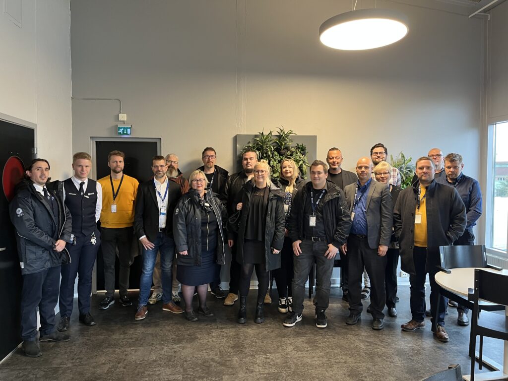 Grupp på en grupp människor från avdelsnings -och gruppchefer från Helsingfors spårväg
