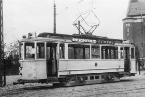 M5. Även kallad M11. Klassisk Göteborgsvagn med långbänkar. Några vagnar levererades nya, resten byggdes om från M4 och släpvagn S2.