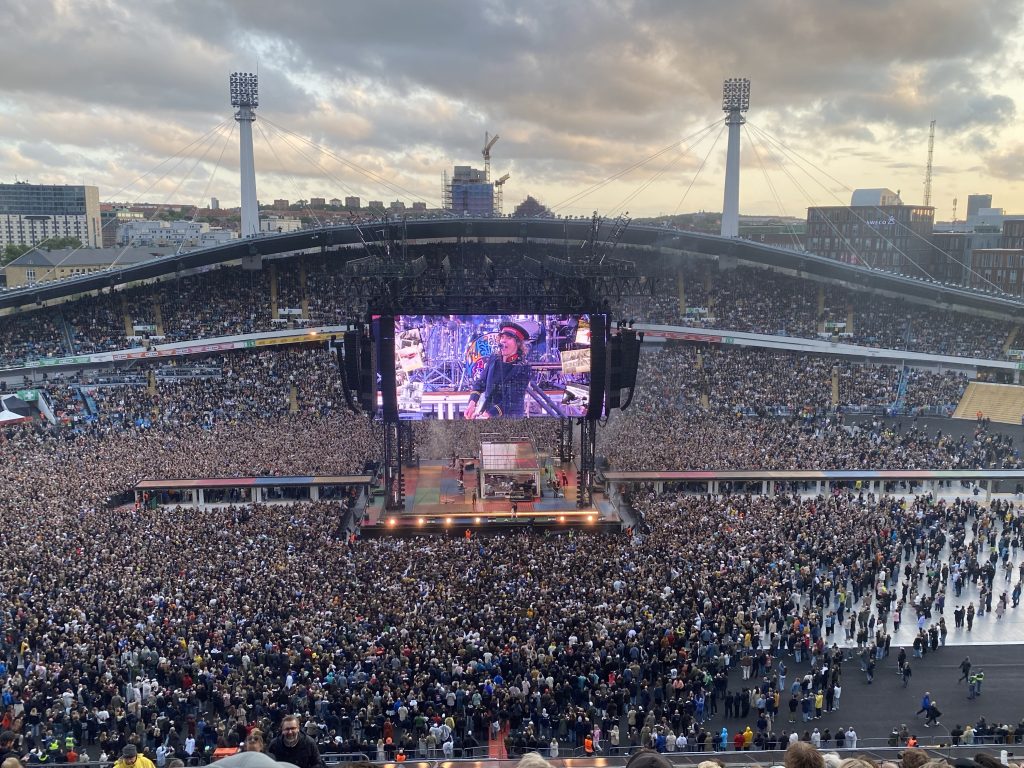 Håkan Hellström uppträder på Ullevi sommaren 2025.
